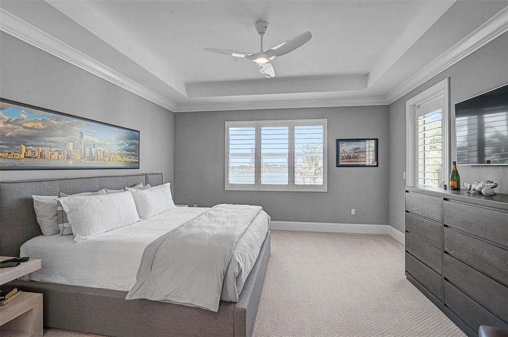 101 Seagull Lane Sarasota, FL 34236 - Photo 45 of 90 a bedroom with a large bed and a window