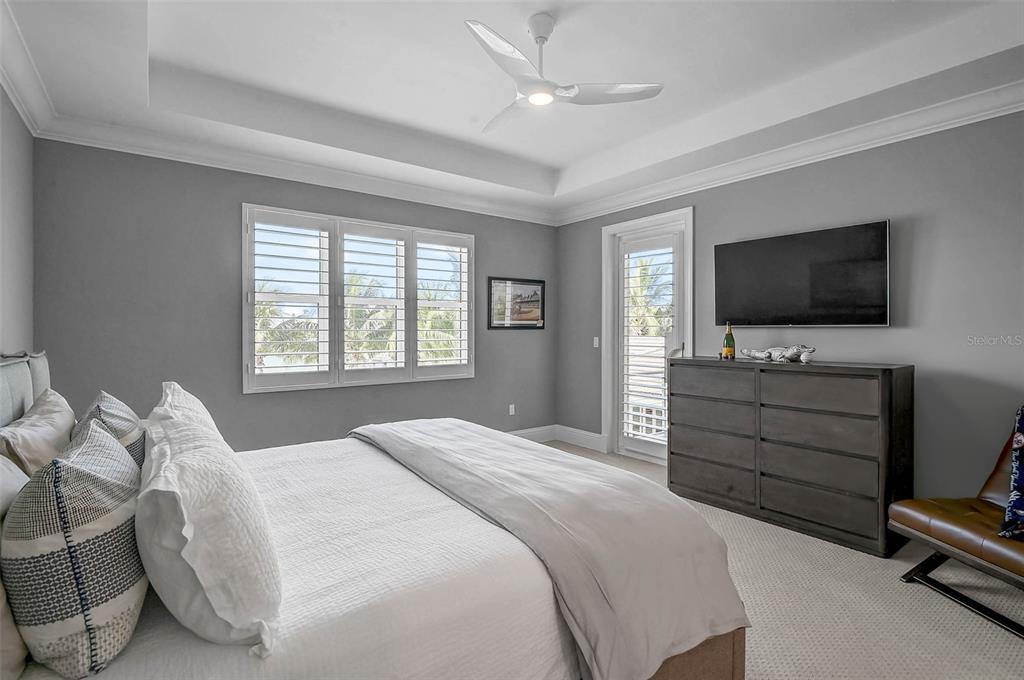 101 Seagull Lane Sarasota, FL 34236 - Photo 46 of 90 a bedroom with a bed and a flat screen tv