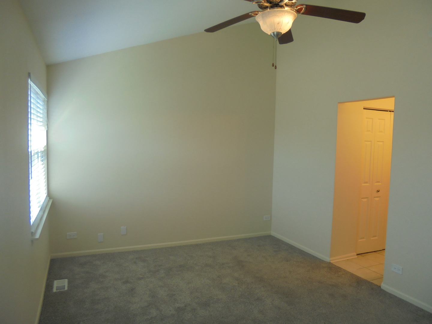 938 Ridgefield Lane Wheeling, IL 60090 - Photo 21 of 27