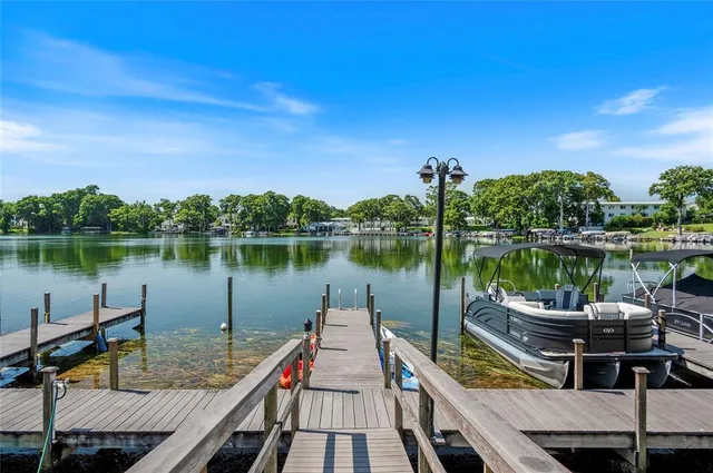 a view of a lake with houses in outdoor space