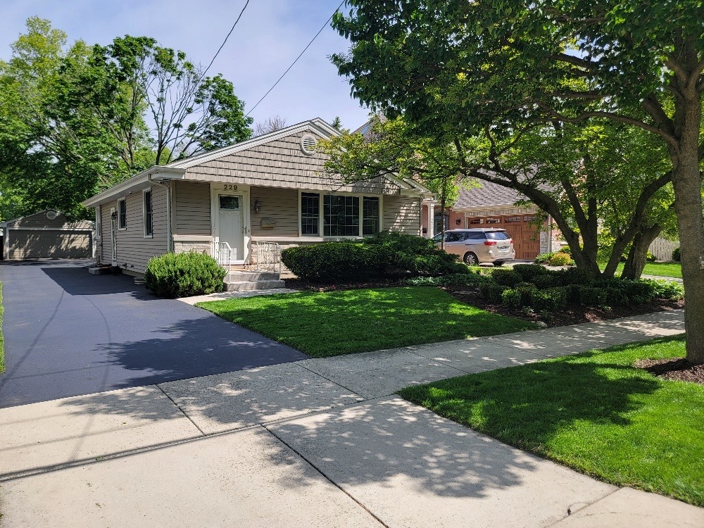 229 Fuller Road Hinsdale, IL 60521 - Photo 5 of 28 Gallery Image 5
