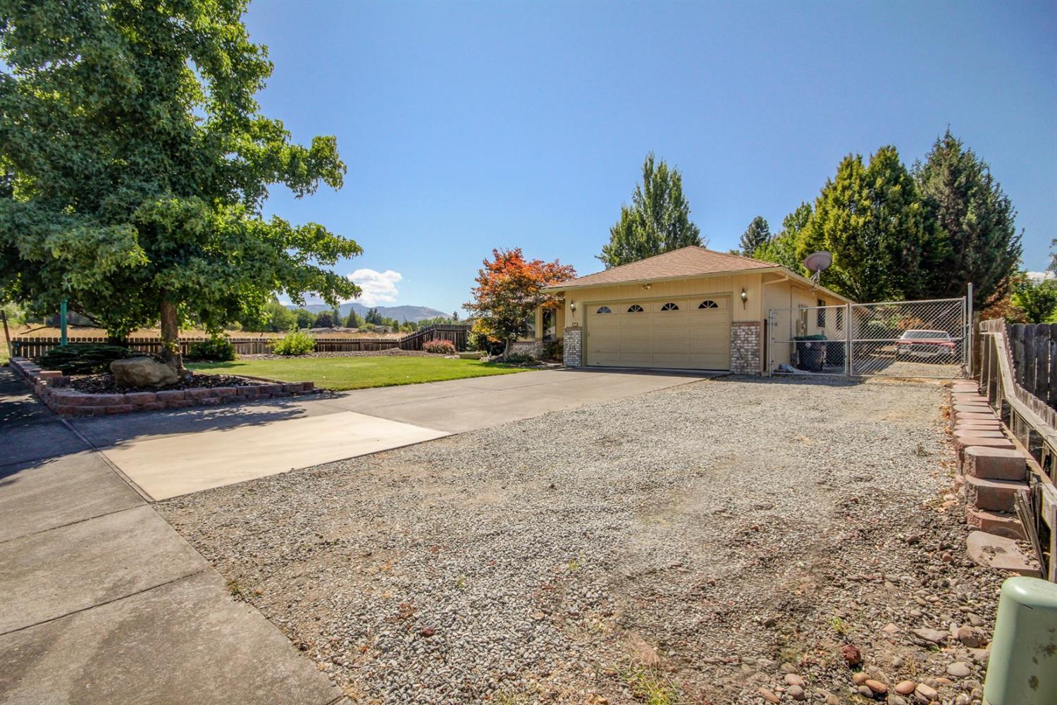 2720 Roberts Road Medford, OR 97504 - Photo 3 of 25 Additional Photo