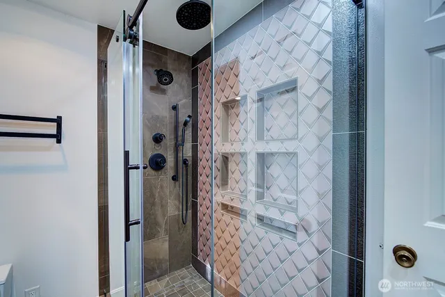 $6,300 | 6741 81st Avenue Southeast, Mercer Island, WA 98040