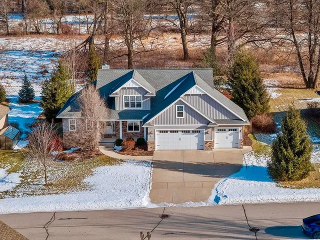 $775,000 | 905 Red Fox Drive, Green Bay, WI 54313