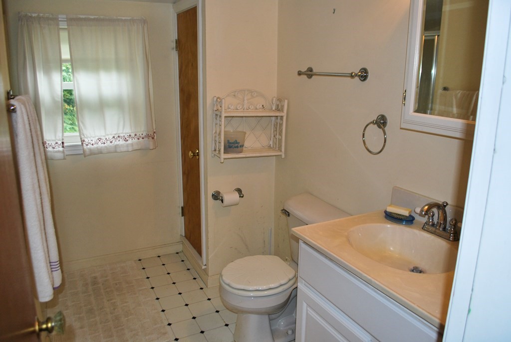 126 Stoneleigh Road Holden, MA 01520 - Photo 14 of 21 Gallery Image 14