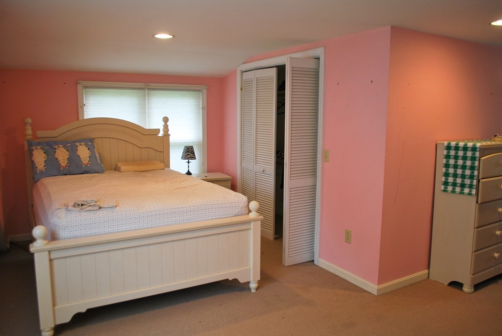 126 Stoneleigh Road Holden, MA 01520 - Photo 16 of 21 Gallery Image 16