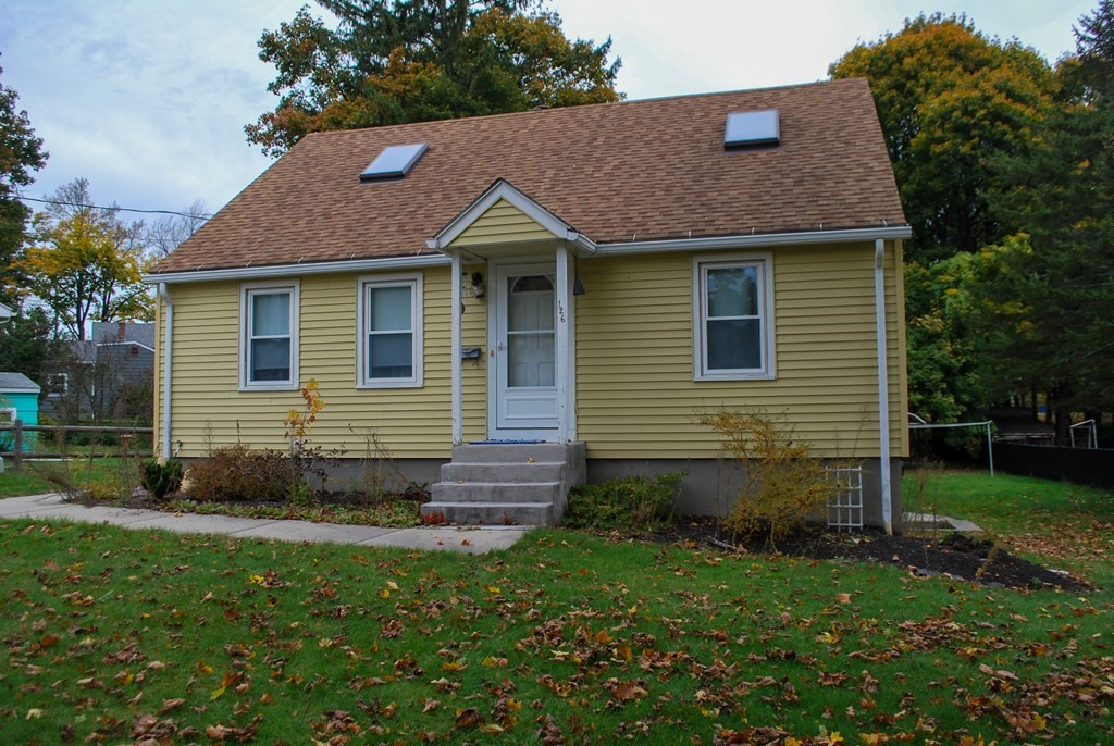 126 Stoneleigh Road Holden, MA 01520 - Photo 2 of 21 Gallery Image 2