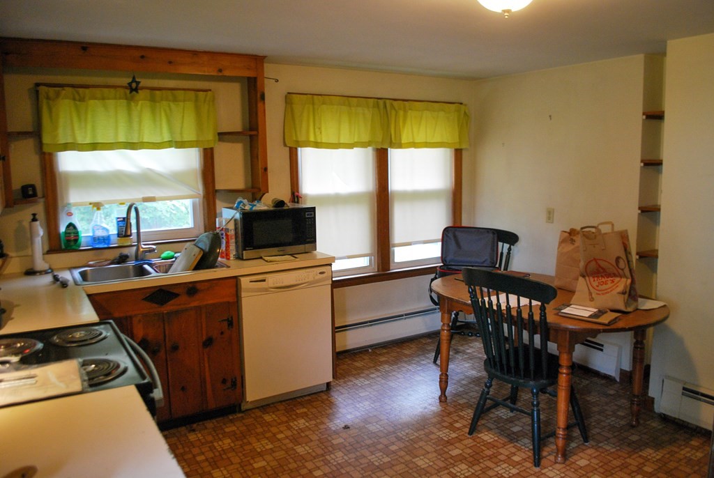 126 Stoneleigh Road Holden, MA 01520 - Photo 5 of 21 Gallery Image 5