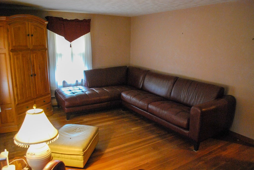126 Stoneleigh Road Holden, MA 01520 - Photo 8 of 21 Gallery Image 8