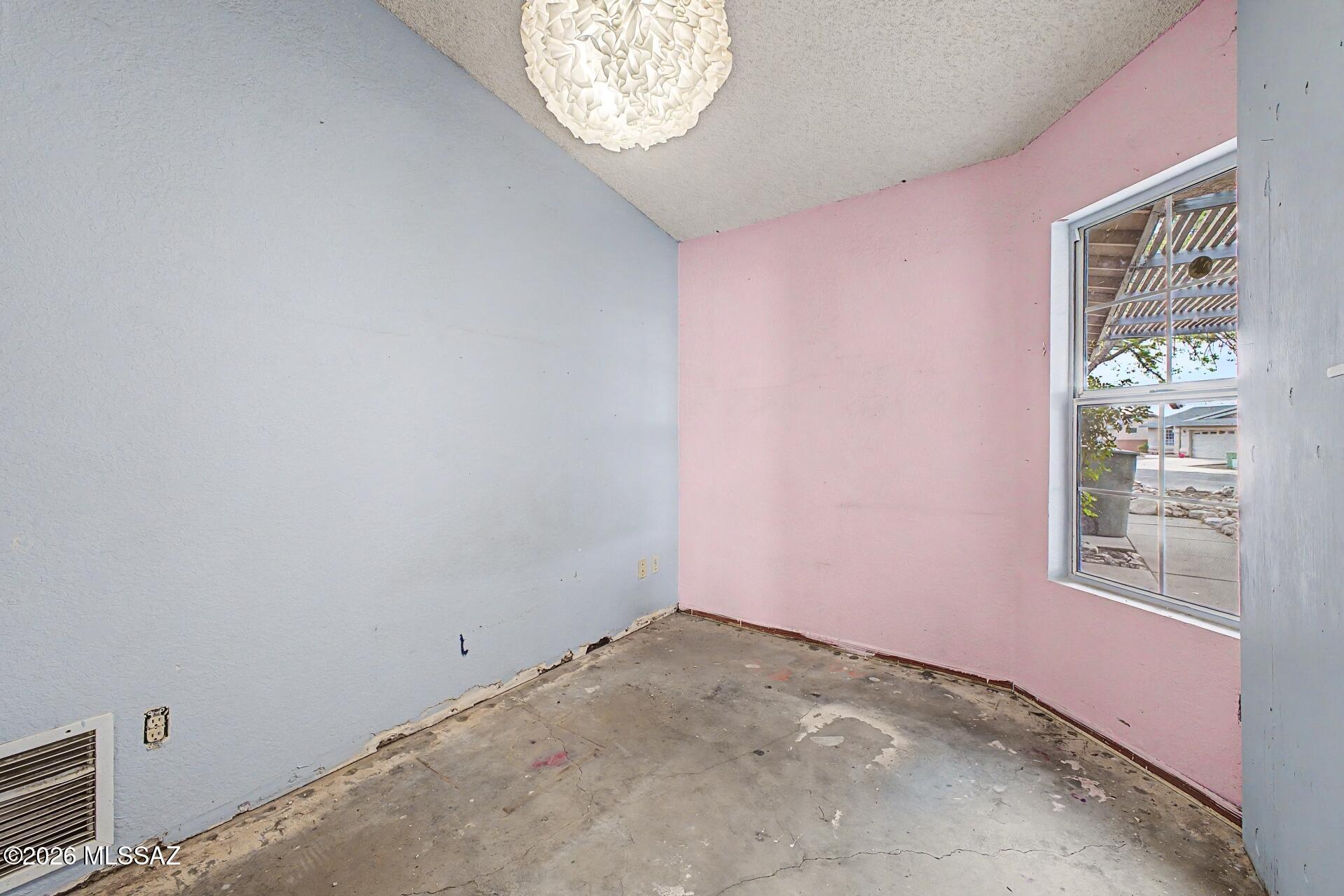 9810 East Stonehaven Way Tucson, AZ 85747 - Photo 27 of 27 an empty room with windows
