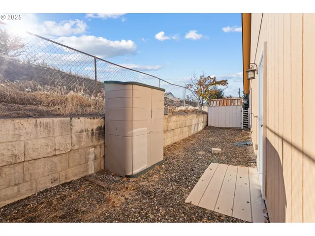 $325,000 | 738 East Catherine Avenue, Hermiston, OR 97838