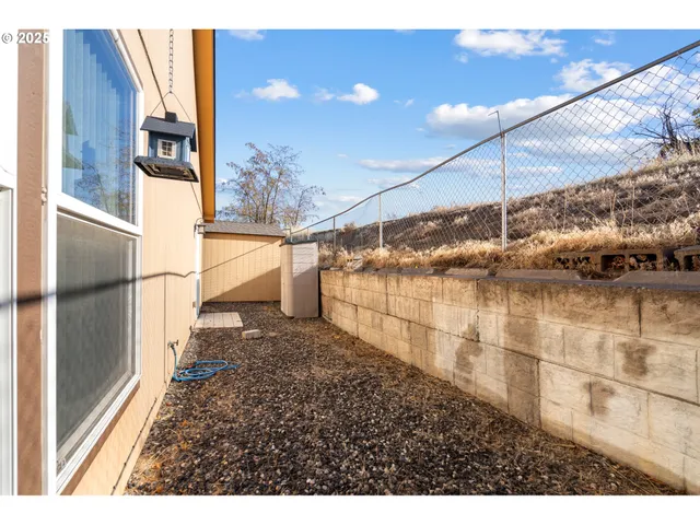 $325,000 | 738 East Catherine Avenue, Hermiston, OR 97838