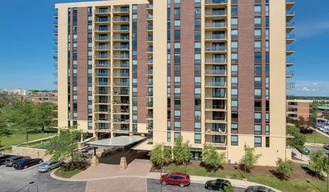 $2,587 | 2233 South Highland Avenue, Unit H0801, Lombard, IL 60148