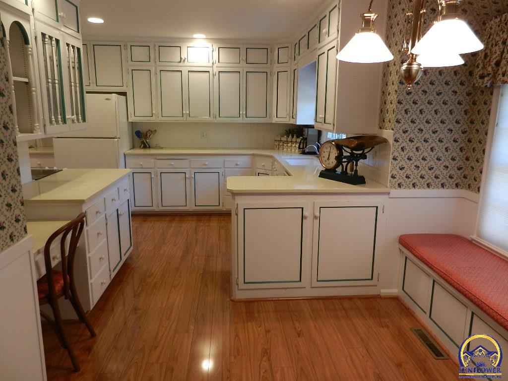 2761 Southwest Plass Avenue Topeka, KS 66611 - Photo 12 of 39