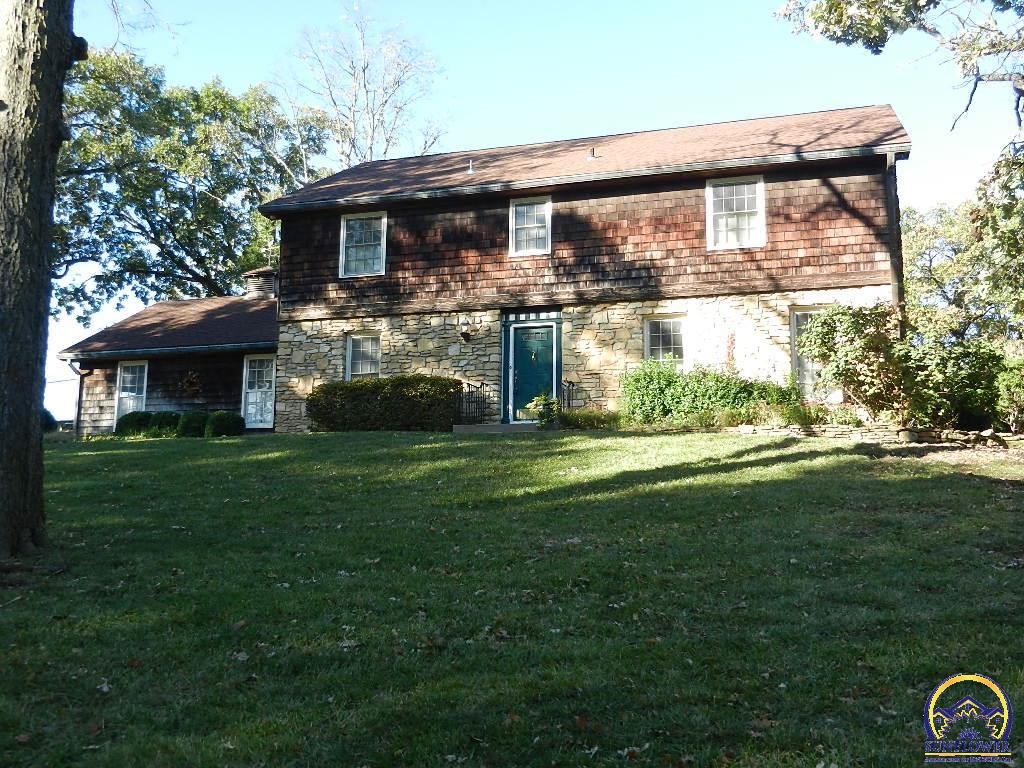 2761 Southwest Plass Avenue Topeka, KS 66611 - Photo 2 of 39