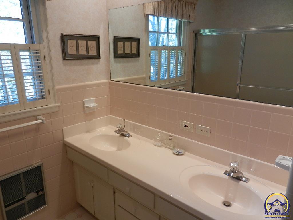 2761 Southwest Plass Avenue Topeka, KS 66611 - Photo 24 of 39