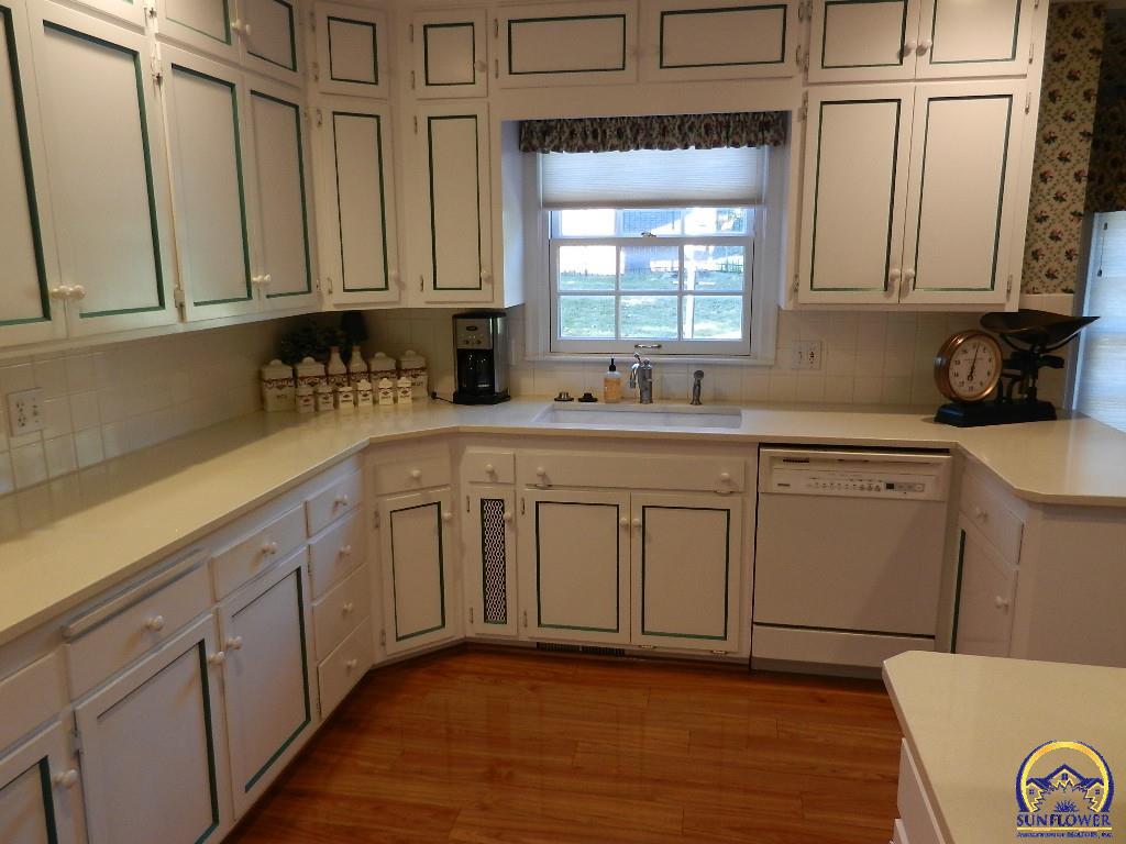 2761 Southwest Plass Avenue Topeka, KS 66611 - Photo 8 of 39