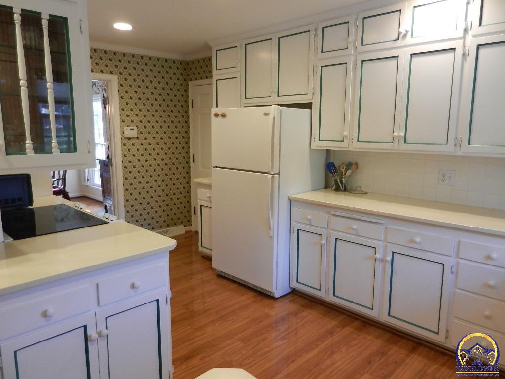 2761 Southwest Plass Avenue Topeka, KS 66611 - Photo 9 of 39