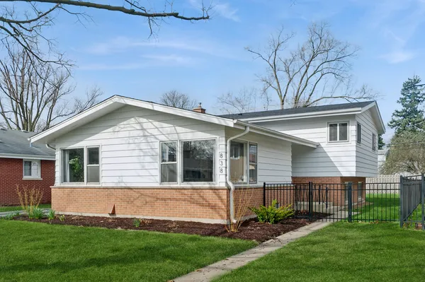 $569,900 | 838 Saylor Avenue, Elmhurst, IL 60126