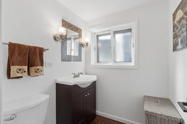 $569,900 | 838 Saylor Avenue, Elmhurst, IL 60126