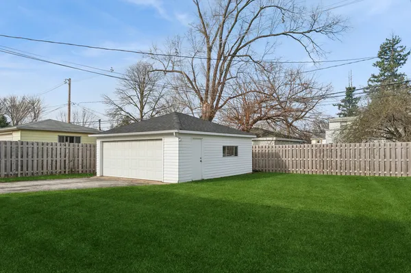 $569,900 | 838 Saylor Avenue, Elmhurst, IL 60126