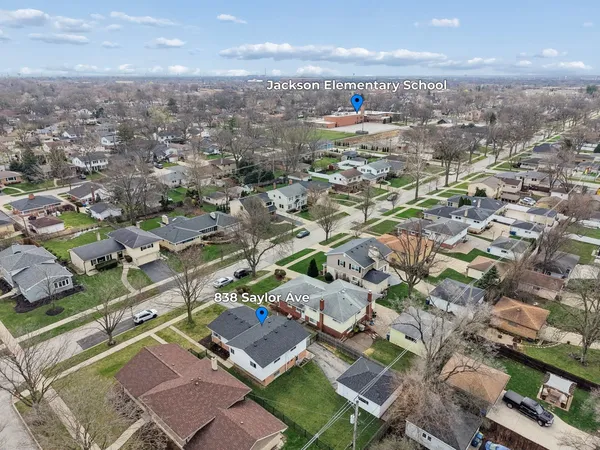 $569,900 | 838 Saylor Avenue, Elmhurst, IL 60126