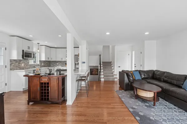 $569,900 | 838 Saylor Avenue, Elmhurst, IL 60126
