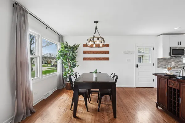 $569,900 | 838 Saylor Avenue, Elmhurst, IL 60126