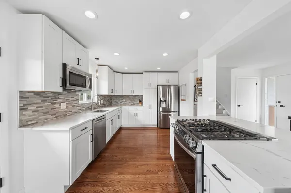 $569,900 | 838 Saylor Avenue, Elmhurst, IL 60126