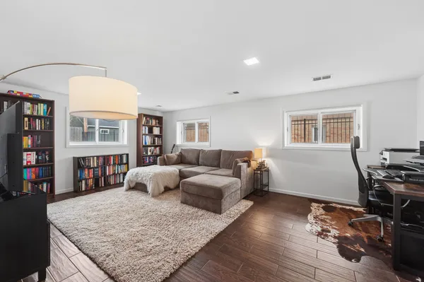 $569,900 | 838 Saylor Avenue, Elmhurst, IL 60126