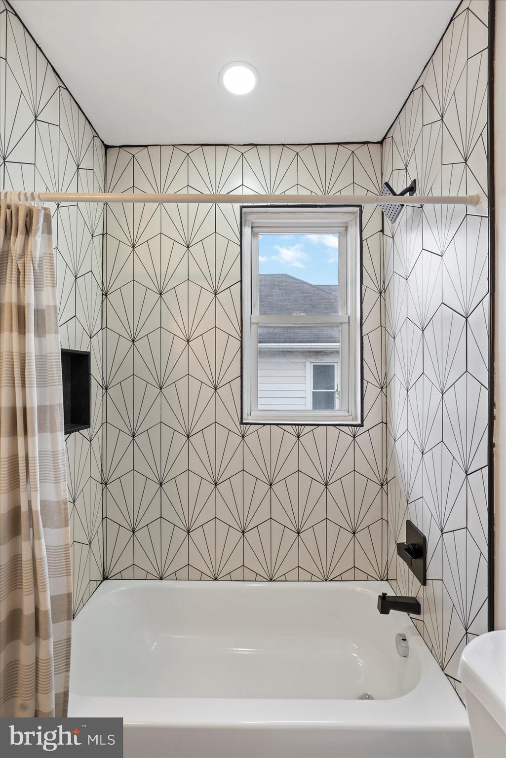 3925 Norfolk Avenue Baltimore, MD 21216 - Photo 31 of 49 a bathroom with a bathtub and shower