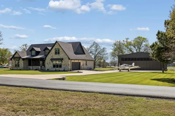 $879,900 | 366 Private Road 7005, Edgewood, TX 75117