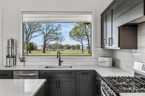 $879,900 | 366 Private Road 7005, Edgewood, TX 75117