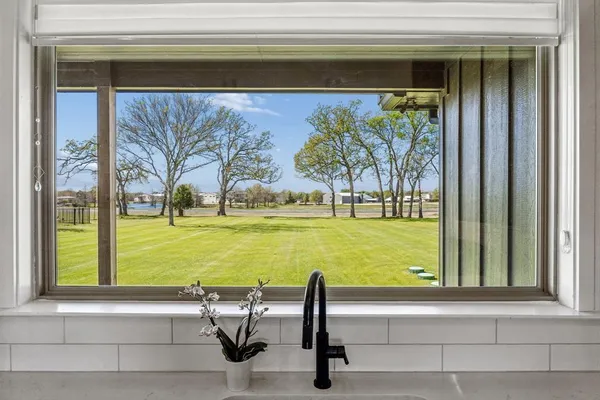 $879,900 | 366 Private Road 7005, Edgewood, TX 75117