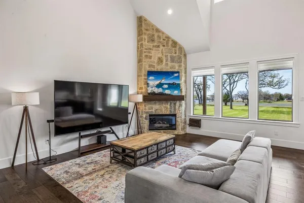 $879,900 | 366 Private Road 7005, Edgewood, TX 75117