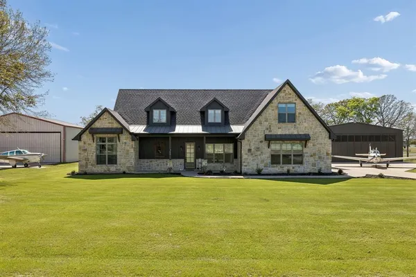 $879,900 | 366 Private Road 7005, Edgewood, TX 75117