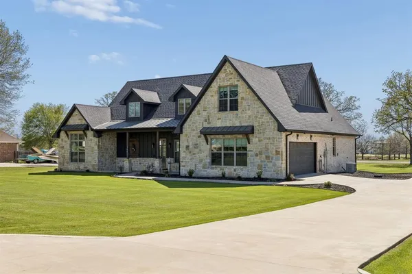 $879,900 | 366 Private Road 7005, Edgewood, TX 75117