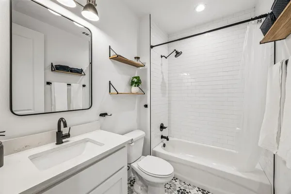 $879,900 | 366 Private Road 7005, Edgewood, TX 75117