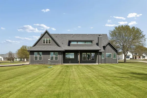 $879,900 | 366 Private Road 7005, Edgewood, TX 75117