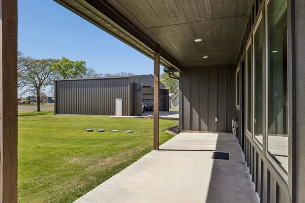 $879,900 | 366 Private Road 7005, Edgewood, TX 75117