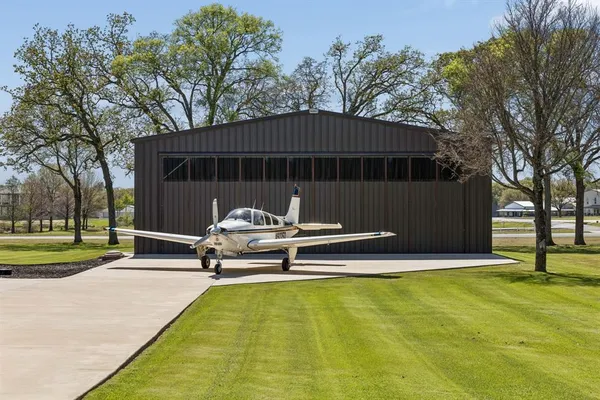 $879,900 | 366 Private Road 7005, Edgewood, TX 75117