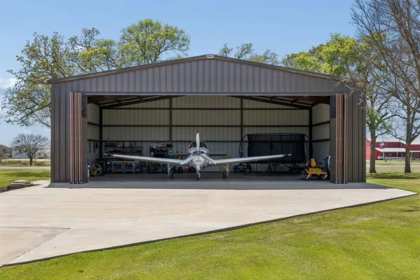 $879,900 | 366 Private Road 7005, Edgewood, TX 75117