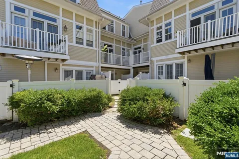 $899,000 | 66 South Fullerton Avenue, Unit 8, Montclair, NJ 07042