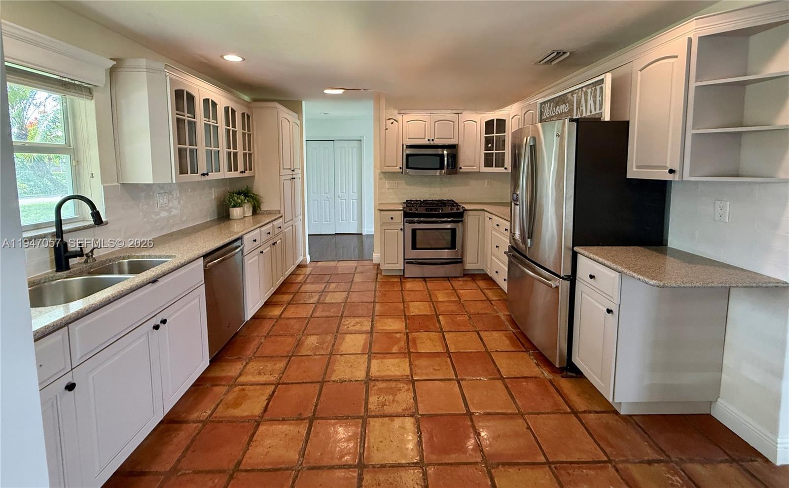 12620 Southwest 114th Avenue Miami, FL 33176 - Photo 7 of 31