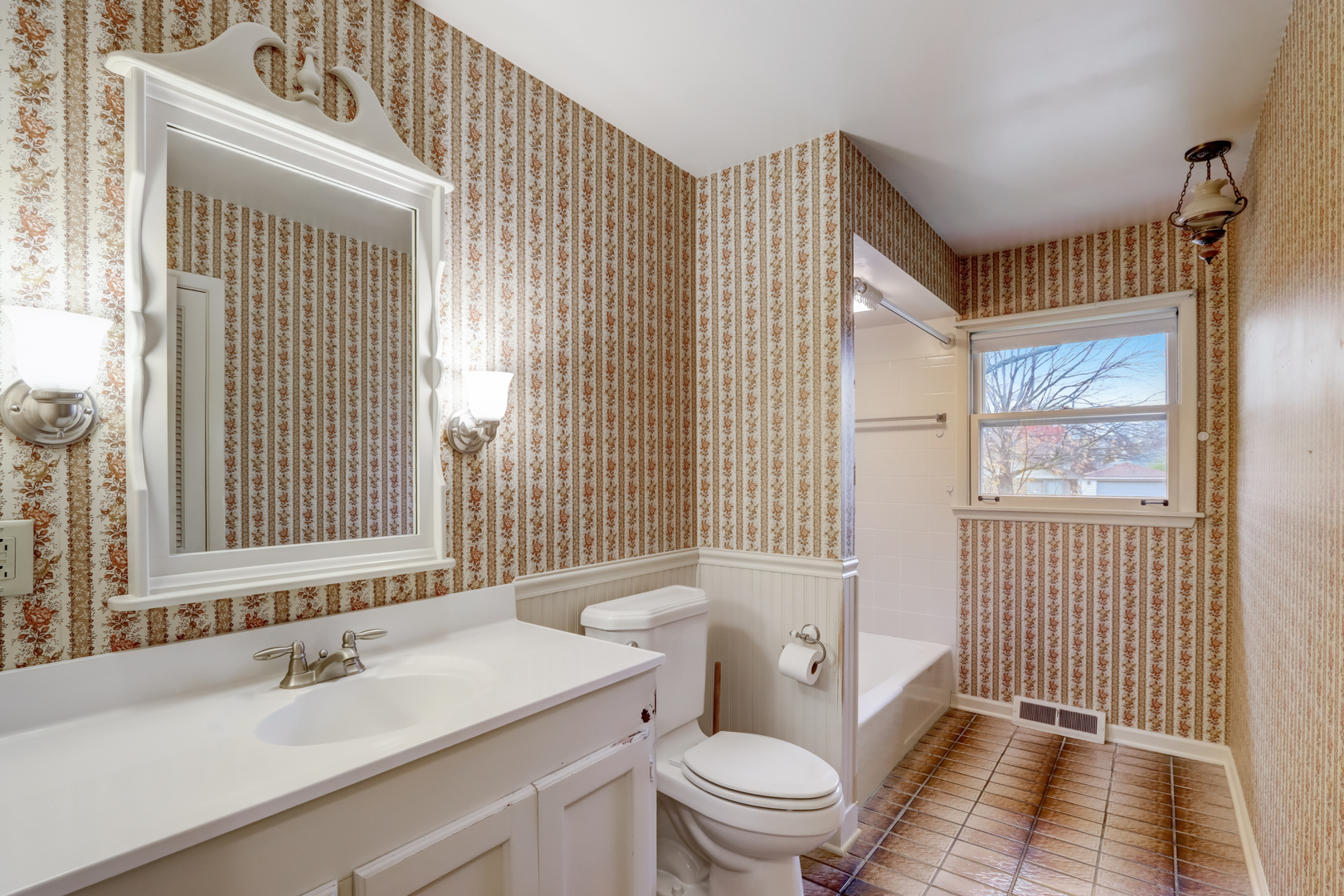 547 Park Place Addison, IL 60101 - Photo 14 of 30 a bathroom with a sink toilet and shower