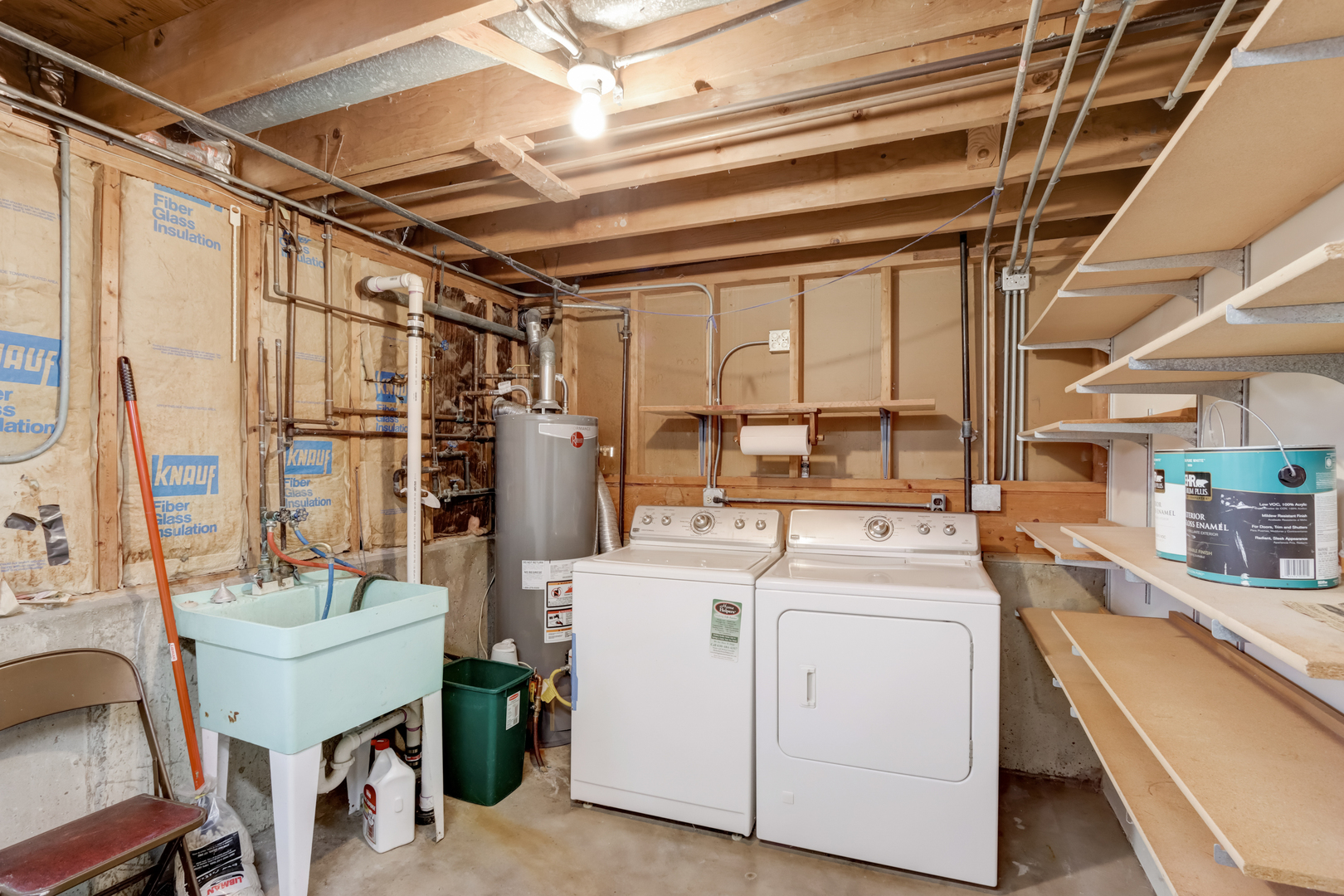 547 Park Place Addison, IL 60101 - Photo 18 of 30 a utility room with dryer and washer