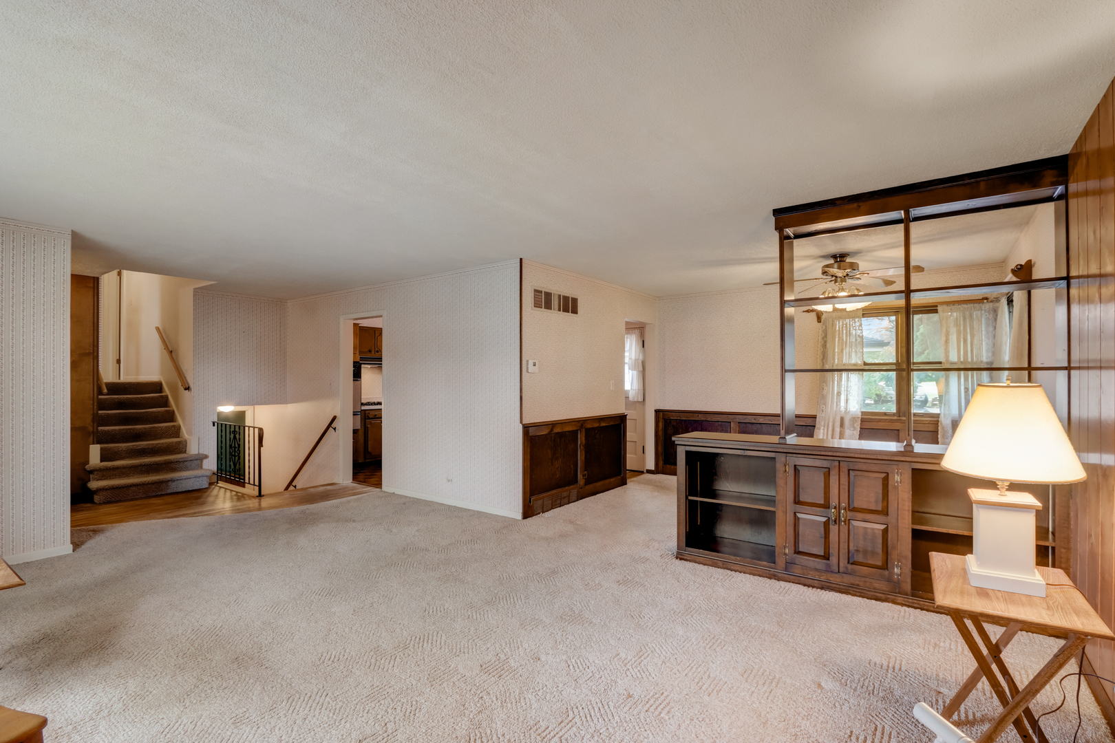 547 Park Place Addison, IL 60101 - Photo 4 of 30 a view of a livingroom with furniture and staircase
