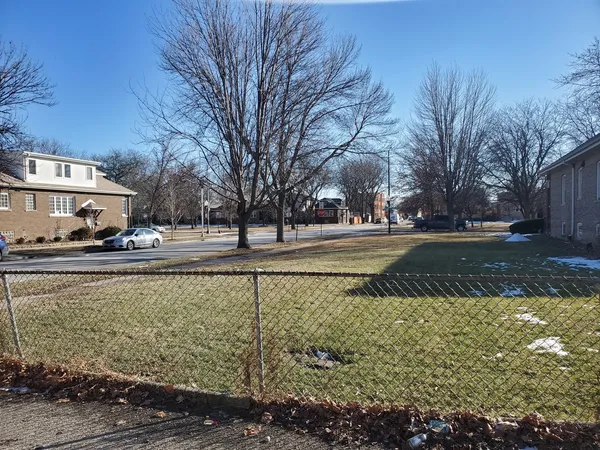 a view of a yard with a house in the background