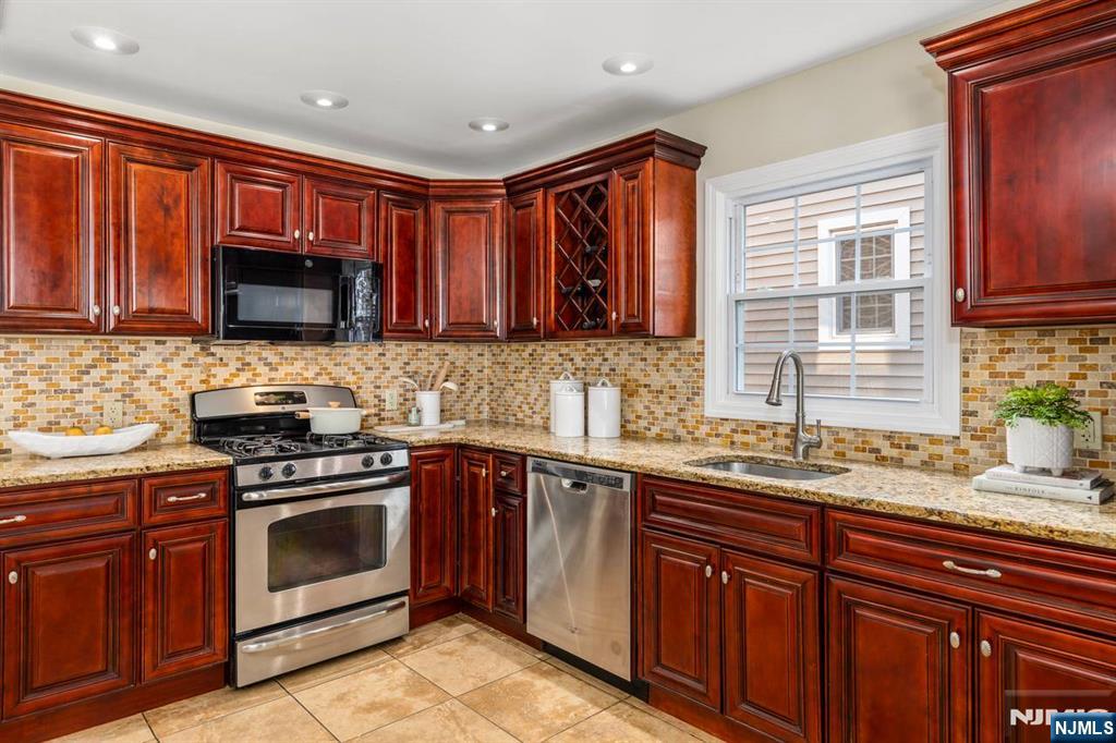 57 Hobart Avenue Rutherford, NJ 07070 - Photo 8 of 36 Gallery Image 8