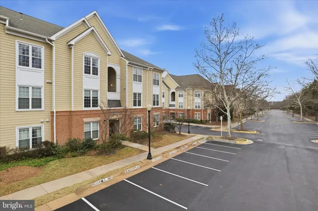 $2,350 | 12905 Alton Square, Unit 302, Herndon, VA 20170